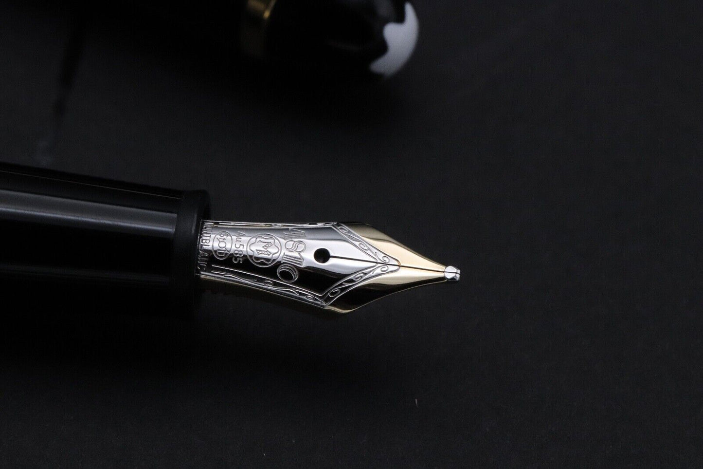 Montblanc Meisterstuck 145 Classique Gold Coated Fountain Pen - Broad Nib image 2