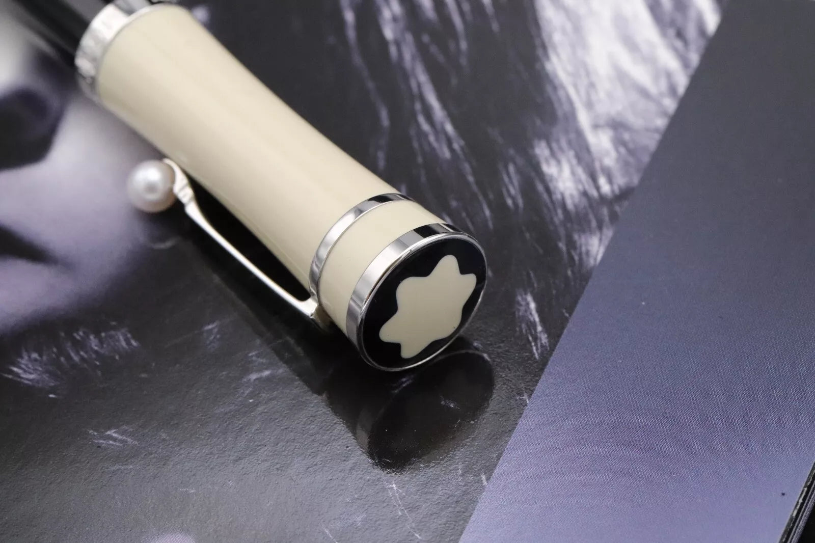 Montblanc Muses Greta Garbo Special Edition Fountain Pen image 8