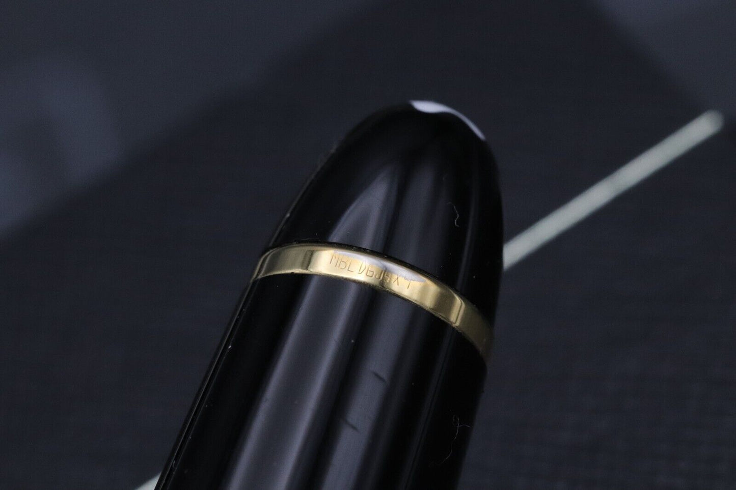 Montblanc Meisterstuck 147 Traveller Gold Line Fountain Pen with Pouch image 4