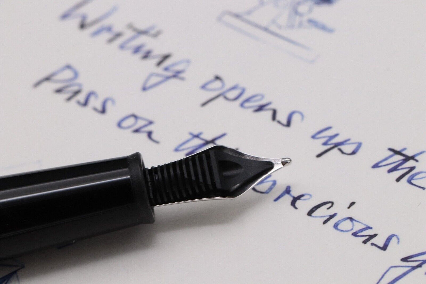 Montblanc Meisterstuck Classique UNICEF Doue Fountain Pen - UNUSED image 3