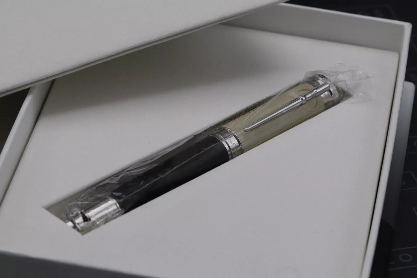 Montblanc Writers Edition Robert Louis Stevenson Rollerball Pen - UNUSED image 11