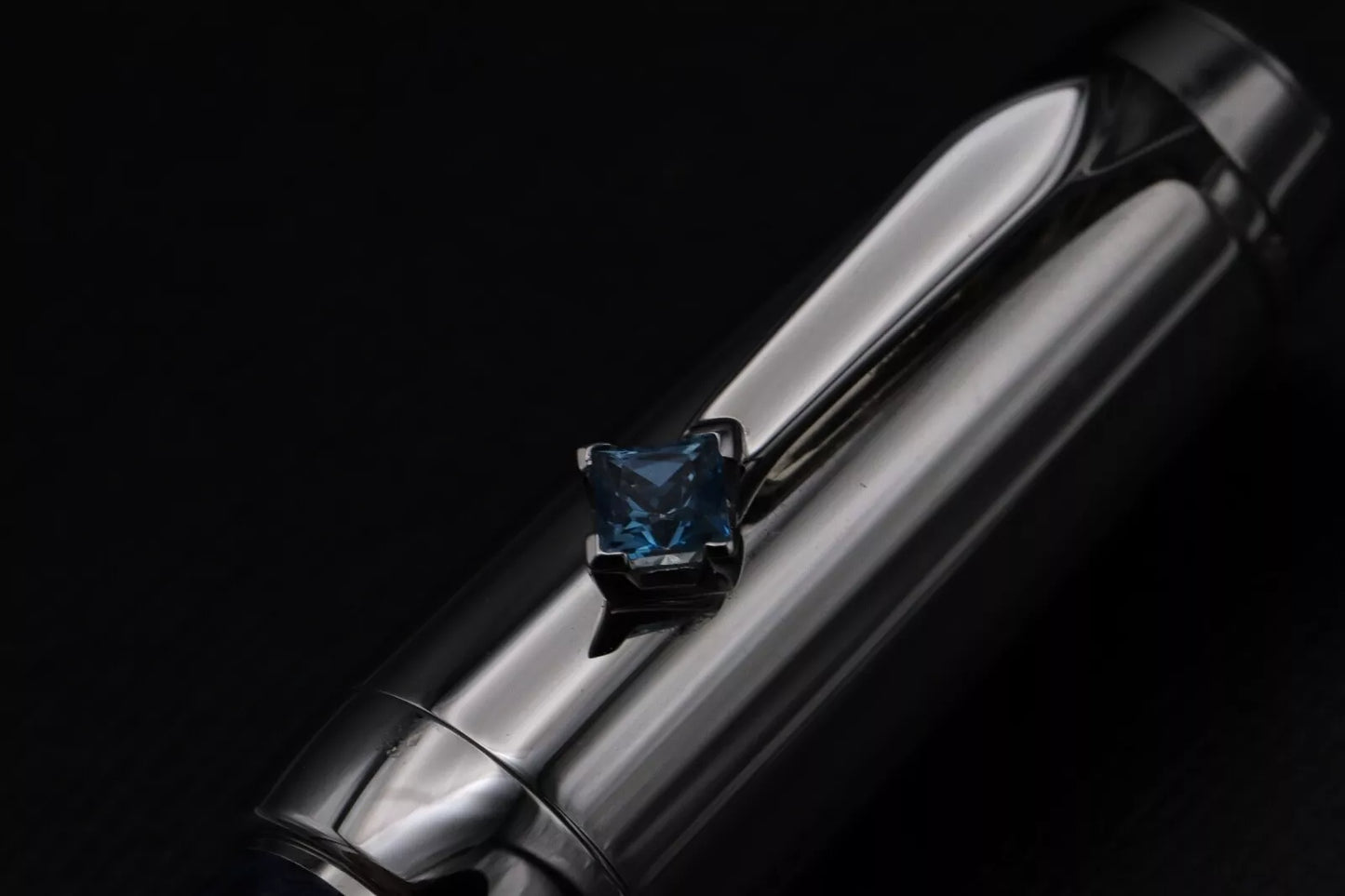 Montblanc Boheme Jewels Topaz Blue Leather Fountain Pen - UNUSED image 6