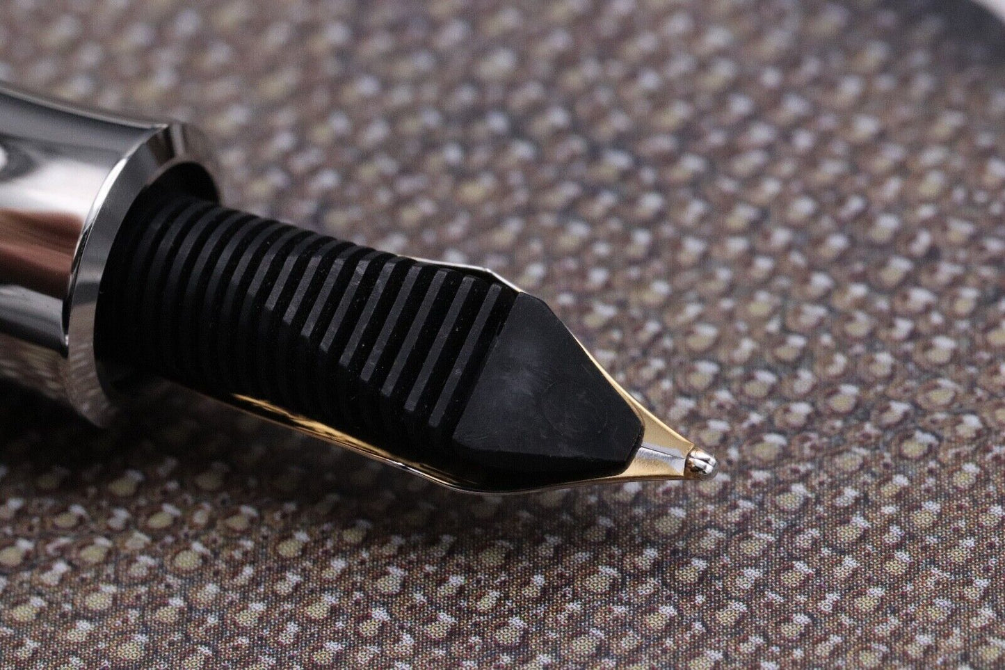 Graf von Faber-Castell Pen of the Year 2005 Galuchet Fountain Pen - UNUSED image 3