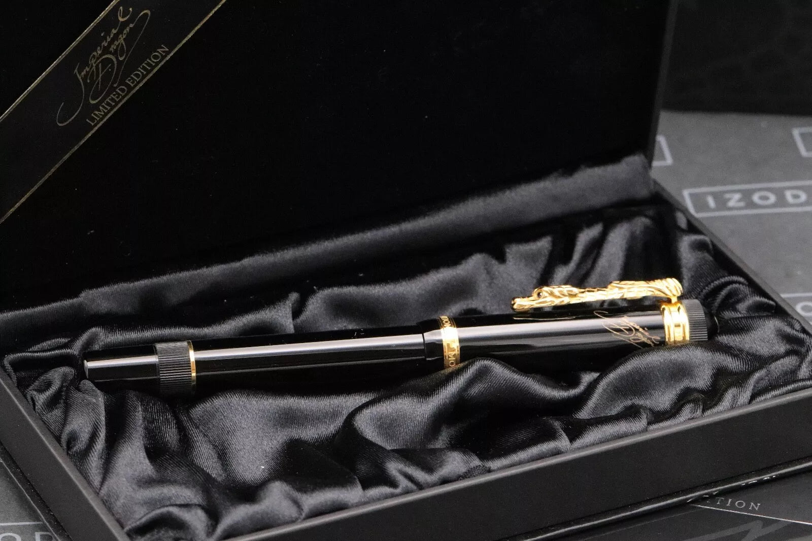 Montblanc Writers Edition Imperial Dragon Solid Gold 888 Fountain Pen - UNUSED image 10