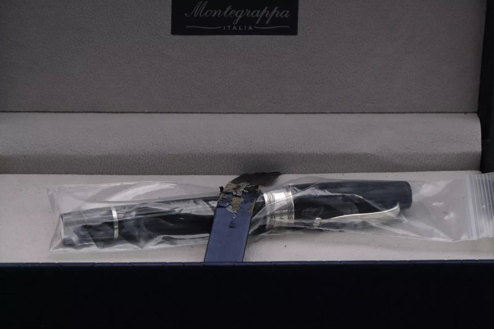 Montegrappa Extra Colori Del Mare Sharks LE15 Celluloid Fountain Pen image 7