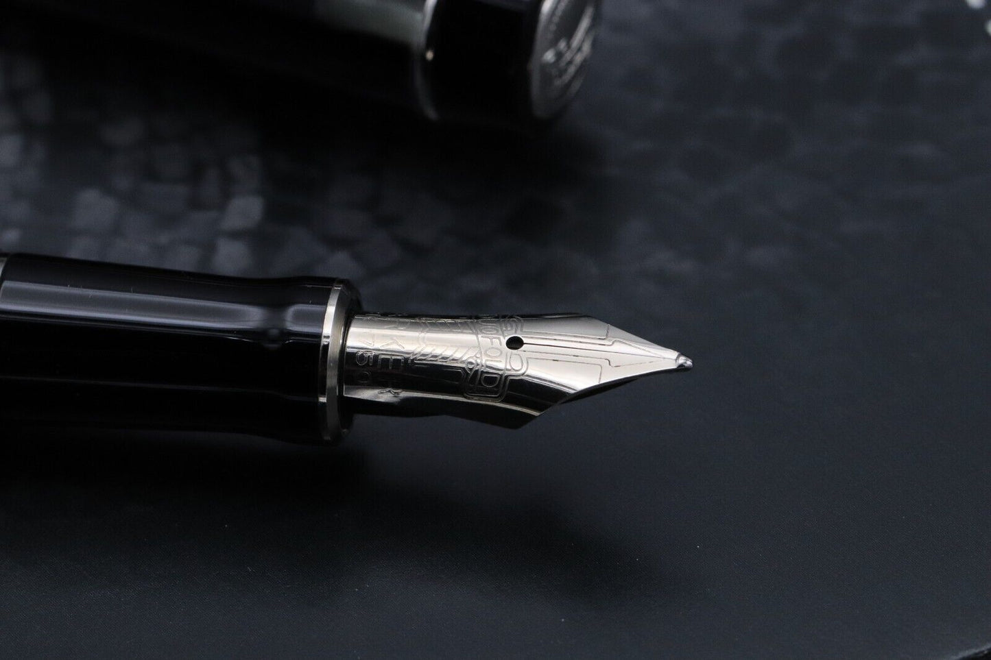 Parker Duofold International Black Mosaic Fountain Pen - DIPPED image 2