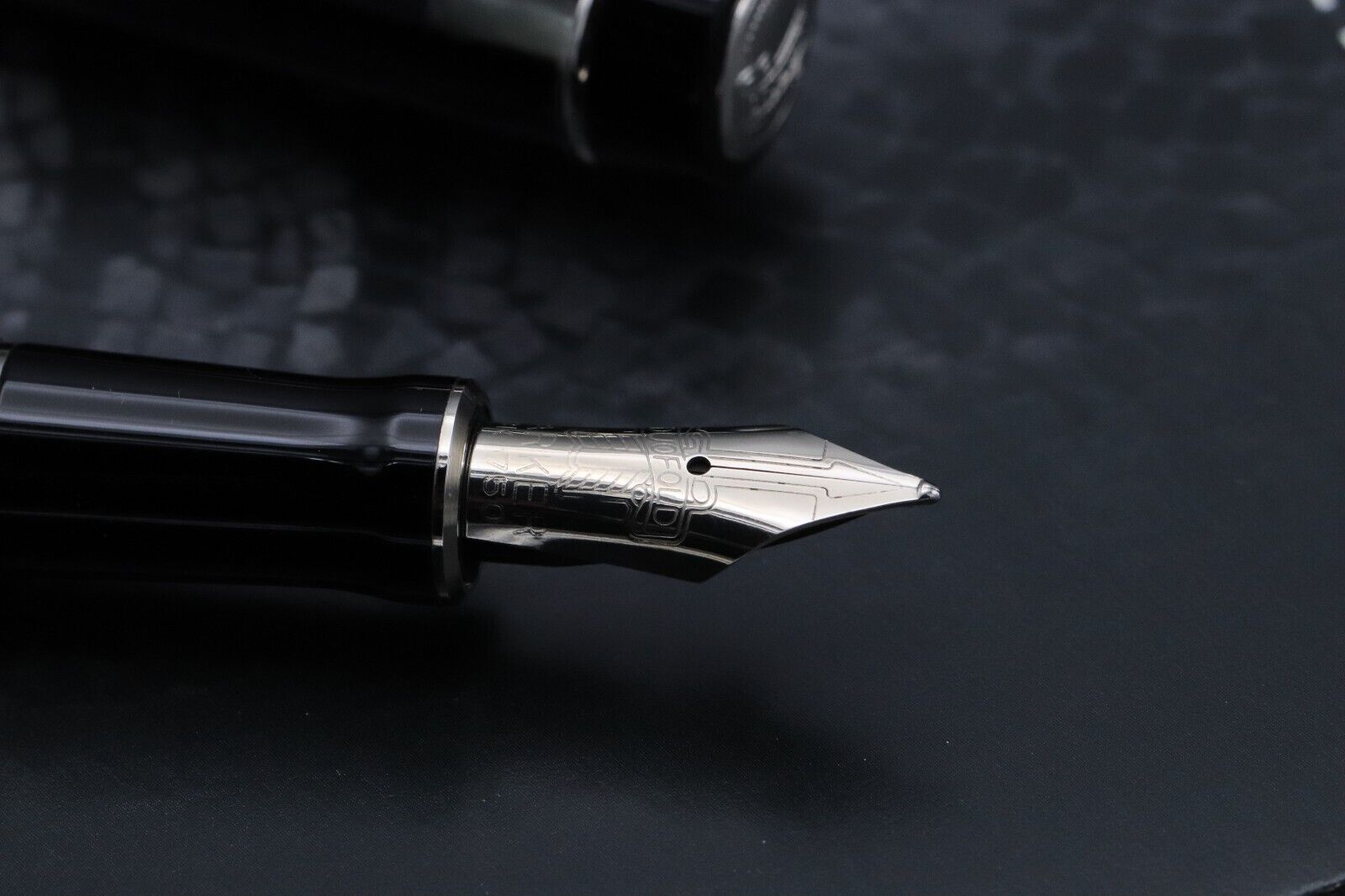 Parker Duofold International Black Mosaic Fountain Pen - DIPPED image 2