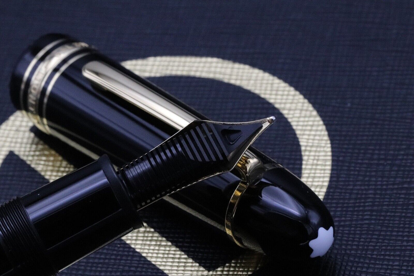 Montblanc Meisterstück 149 Kingsman Special Edition Coffret Fountain Pen image 3
