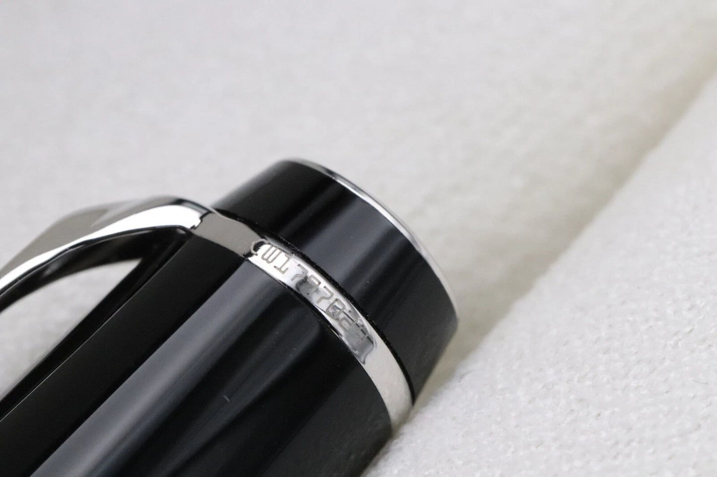 Montblanc Boheme Noir Fountain Pen - Broad Nib image 3