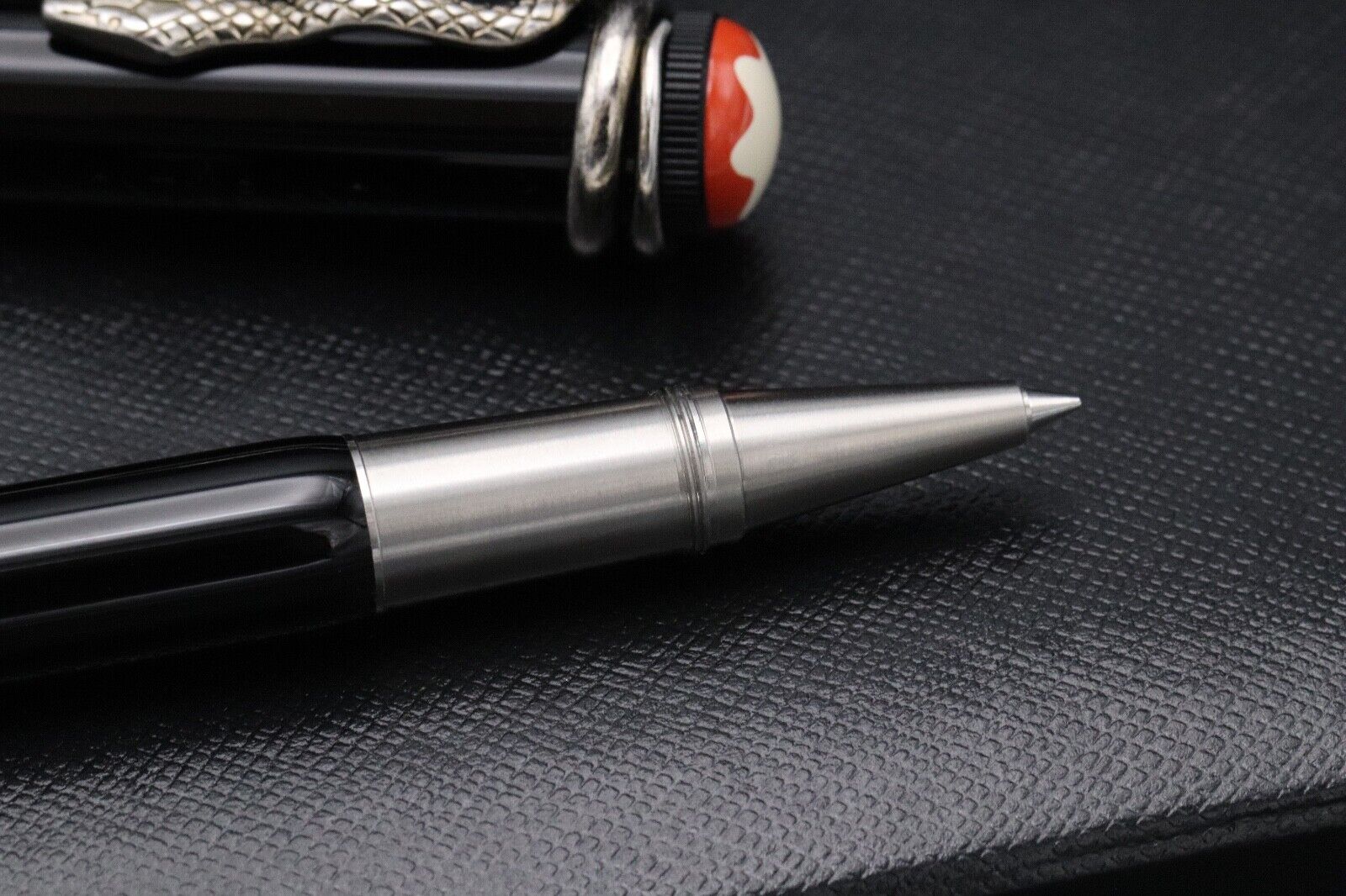 Montblanc Heritage Rouge et Noir Black SE Rollerball Pen image 2