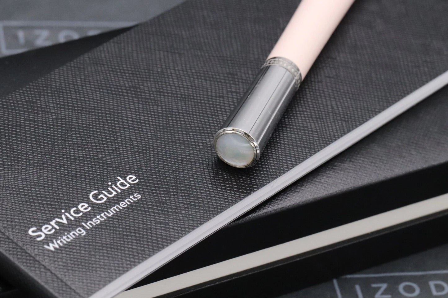 Montblanc Muses Poudre Special Edition Rollerball / Fineliner Pen image 3