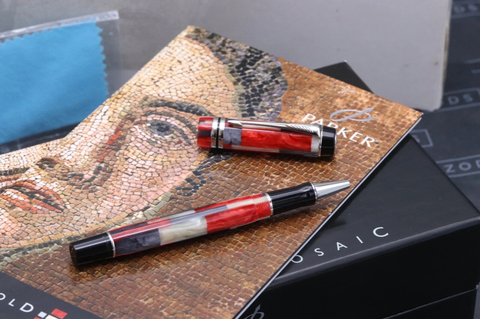 Parker Duofold International Red Mosaic Rollerball Pen image 6
