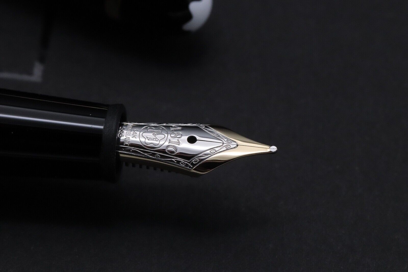 Montblanc Meisterstuck 145 Classique Gold Coated Fountain Pen - Serviced by MB image 2