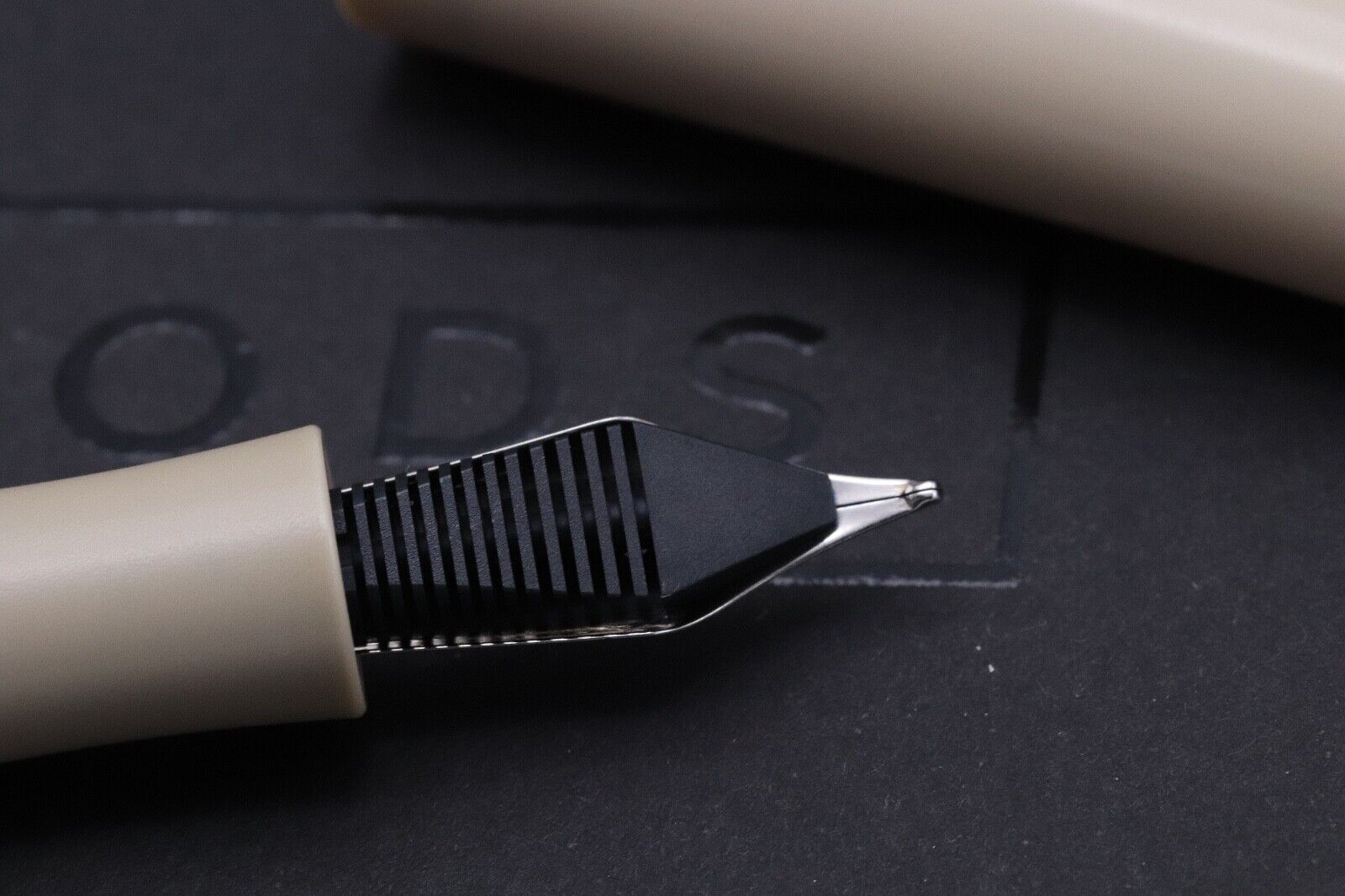 Schon DSGN Ultem Peek a Boo Fountain Pen image 3