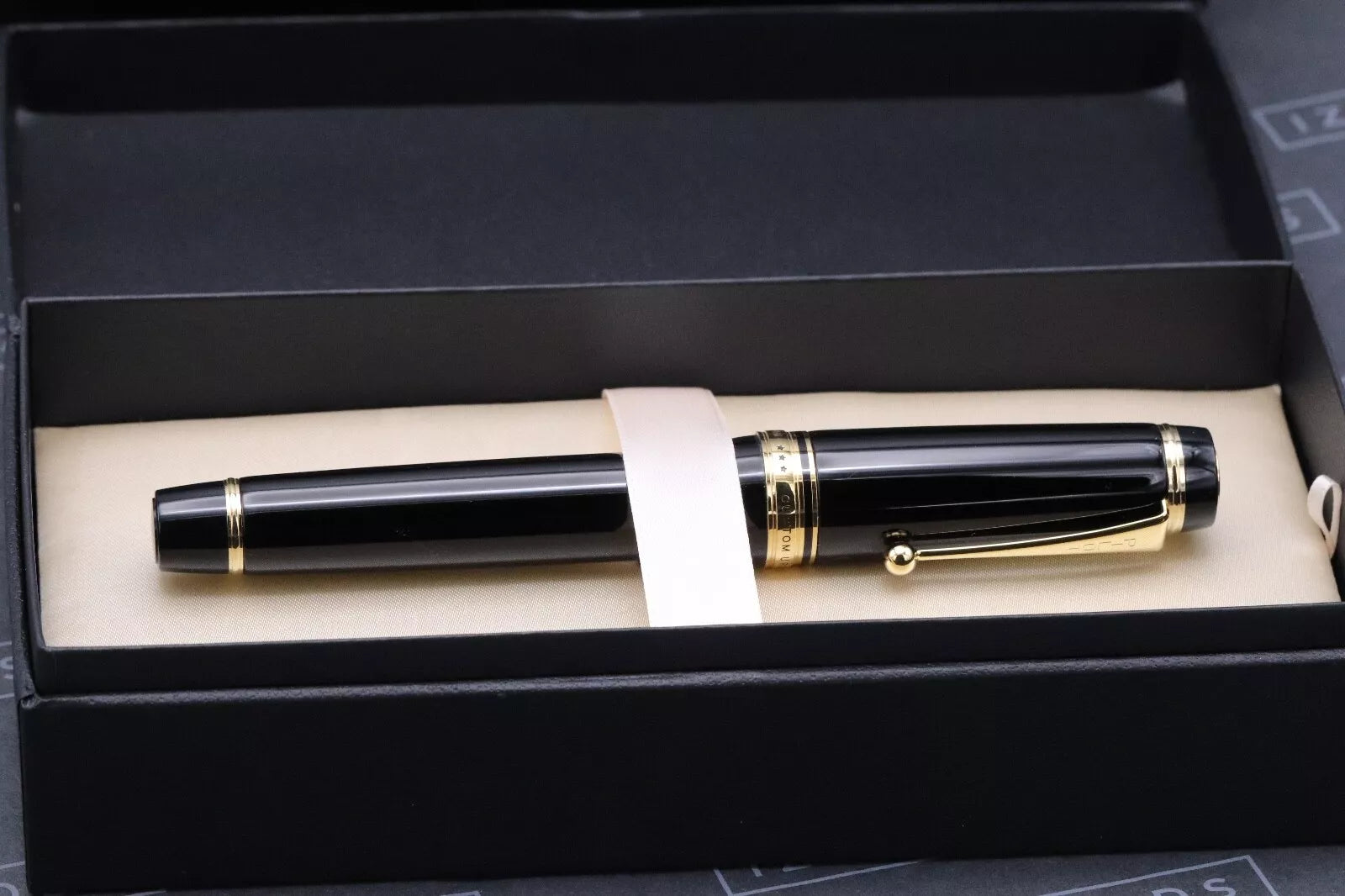 Pilot Custom Urushi Black Fountain Pen image 7