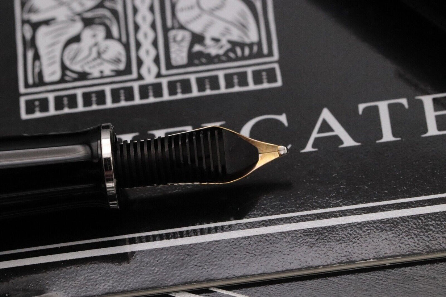 Pelikan Souveran M710 Toledo Fountain Pen - UNUSED - Broad PF Nib image 3