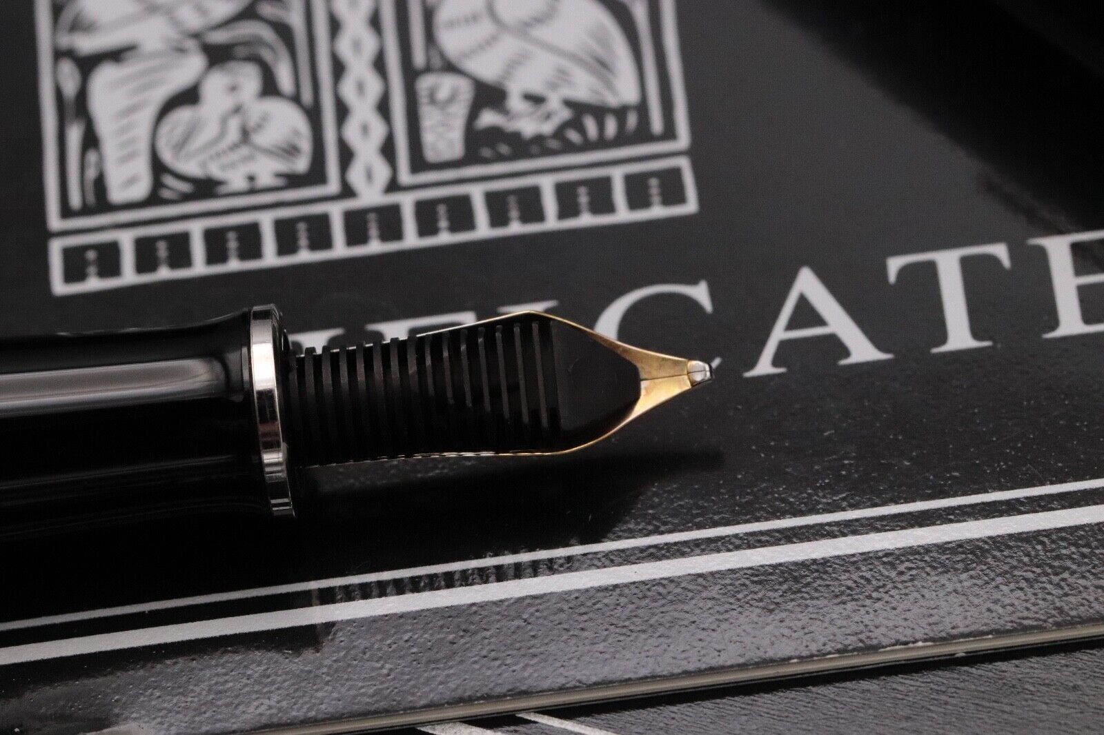 Pelikan Souveran M710 Toledo Fountain Pen - UNUSED - Broad PF Nib image 3