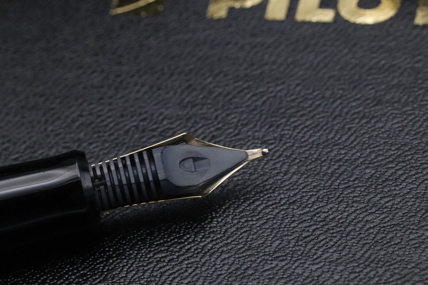 Pilot Custom 823 Smoke Fountain Pen - Broad Nib image 3