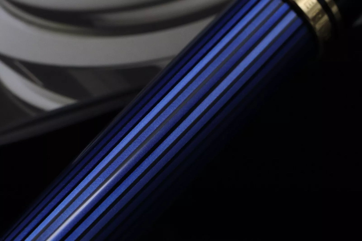 Pelikan Souveran M800 Blue Black Fountain Pen - EF Nib - UNUSED image 5
