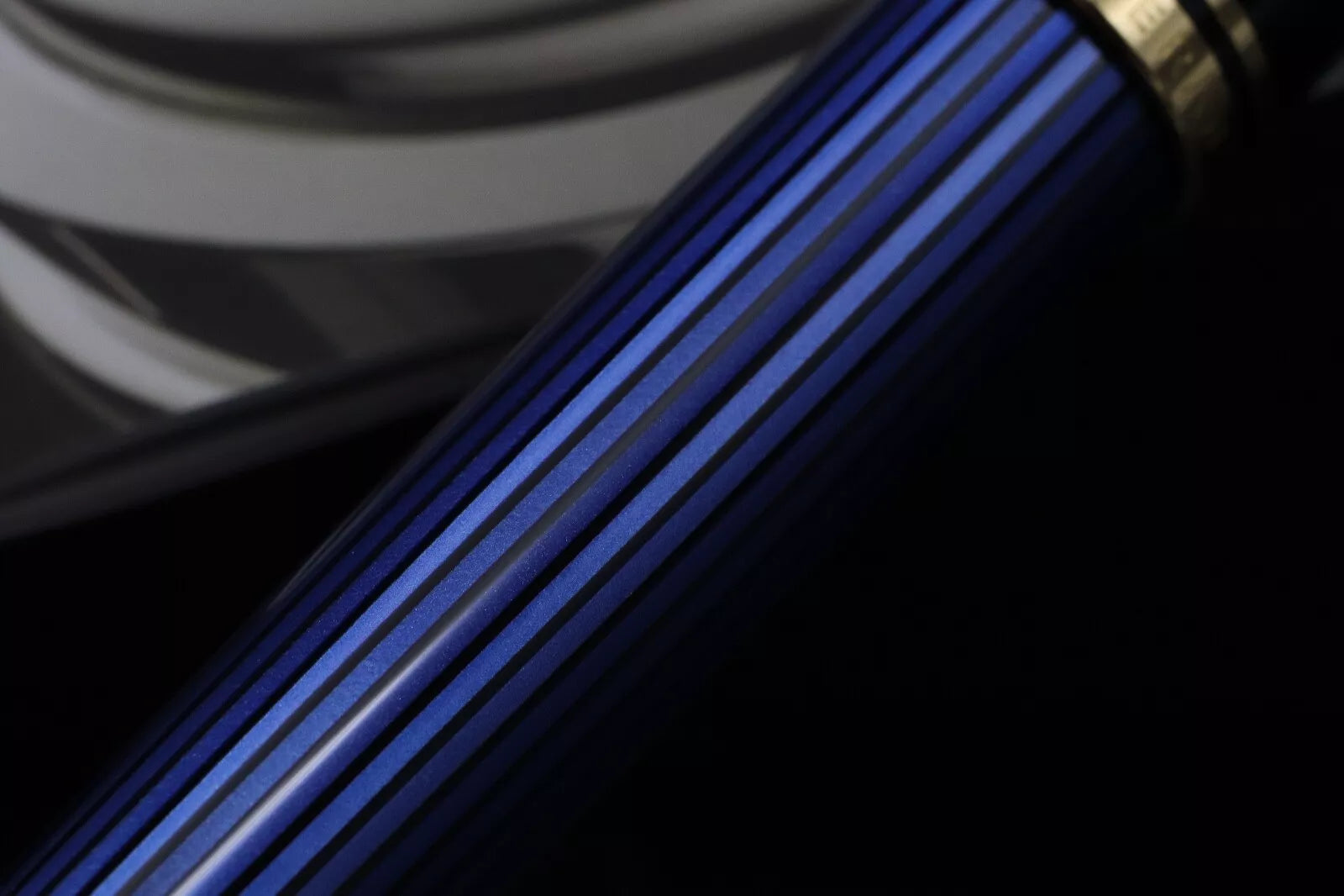 Pelikan Souveran M800 Blue Black Fountain Pen - EF Nib - UNUSED image 5