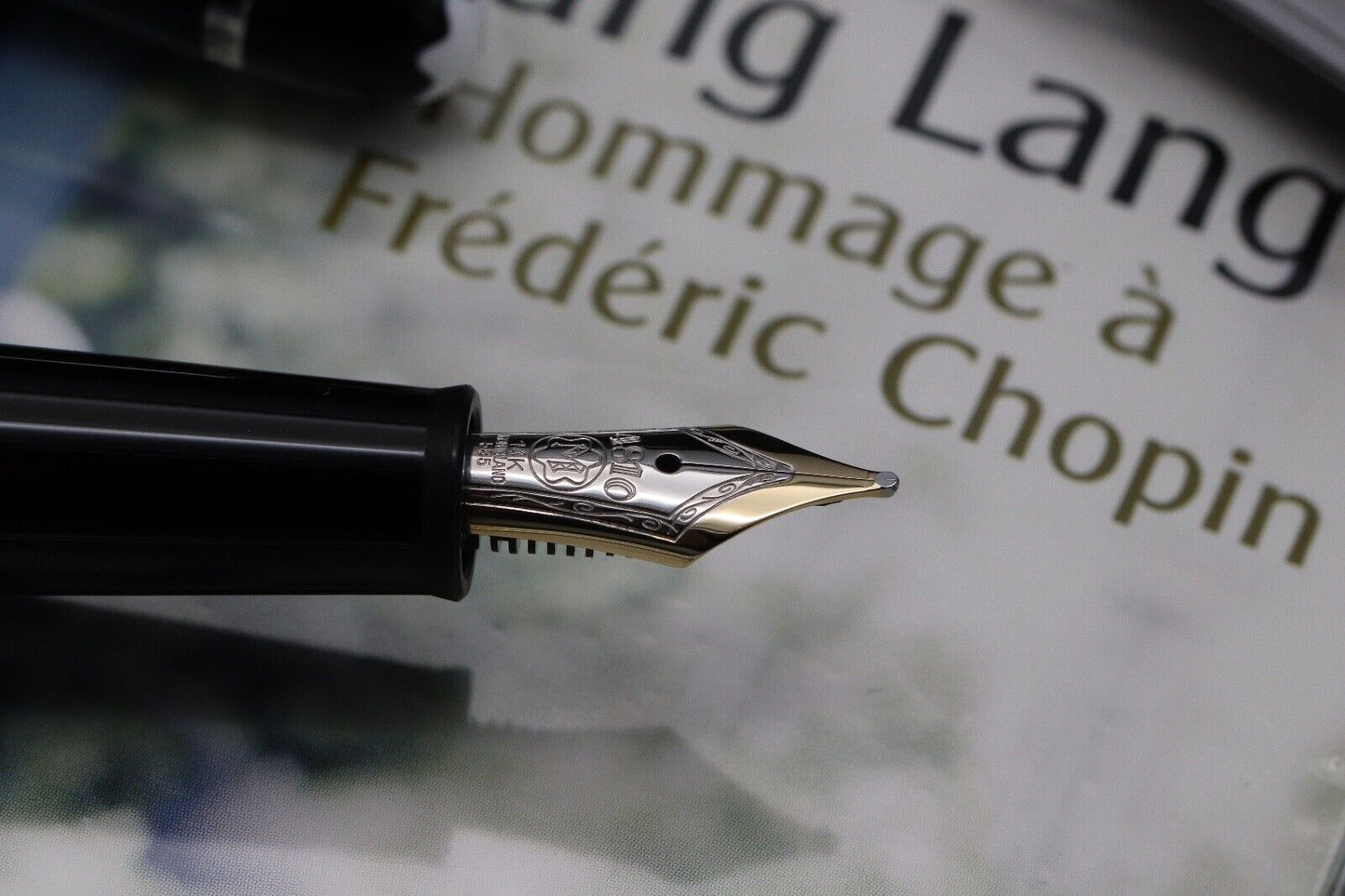 Montblanc Meisterstuck Chopin Classique 'Lang Lang' Platinum Line Fountain Pen image 2