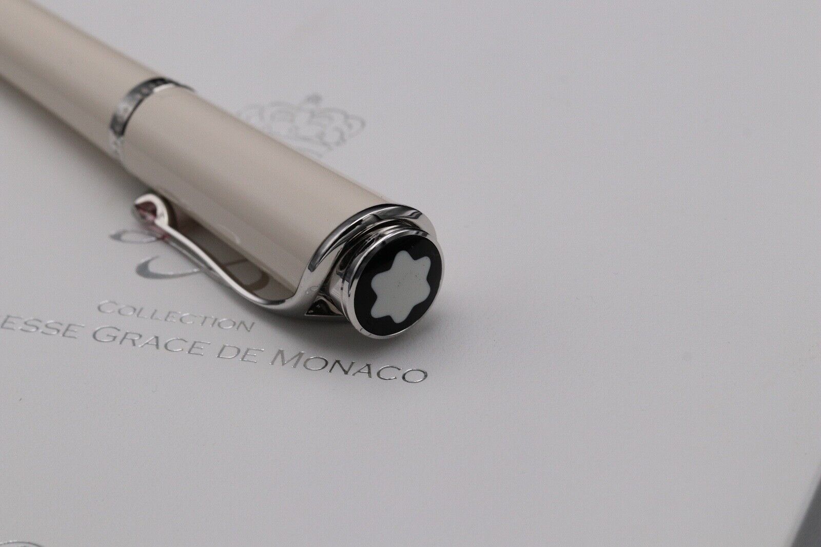 Montblanc Princesse Grace de Monaco Ivory-Resin Fountain Pen – IZODS