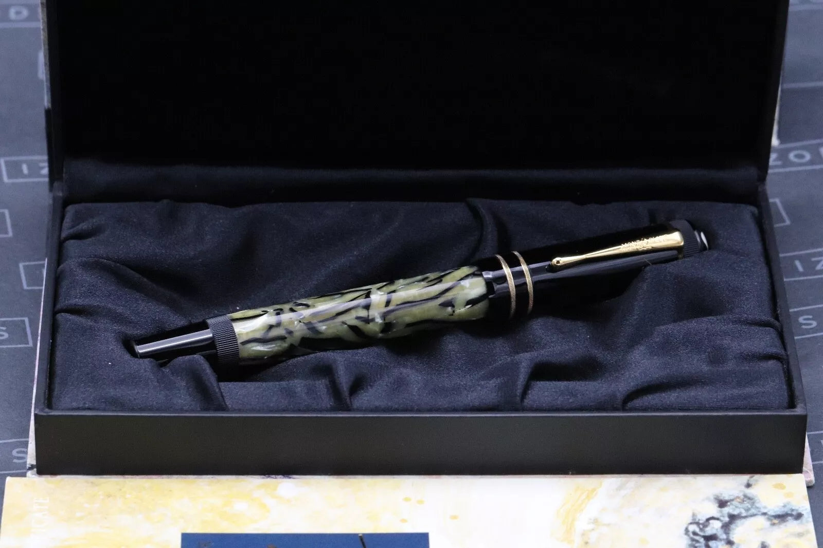 Montblanc Writers Edition Oscar Wilde Fountain Pen - UNUSED image 9
