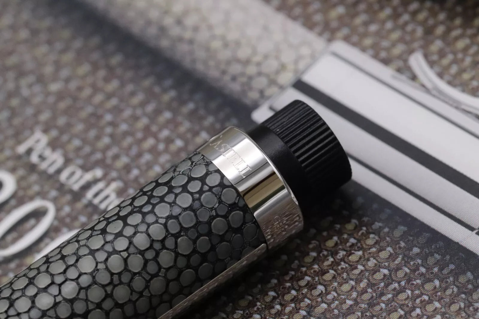 Graf von Faber-Castell Pen of the Year 2005 Galuchet Fountain Pen - UNUSED image 6