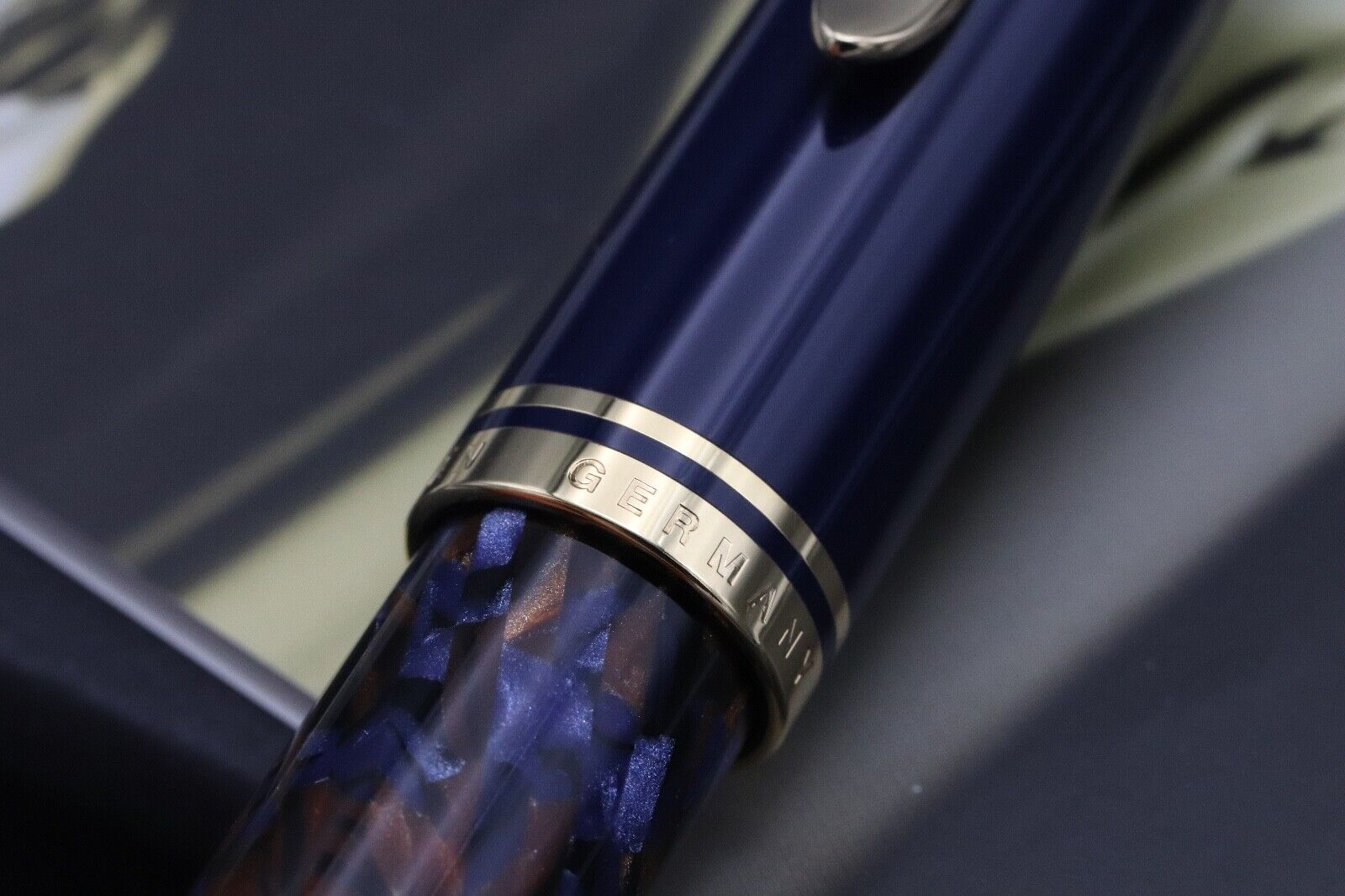 Pelikan M800 Stone Garden Special Edition Fountain Pen - BB Nib image 4