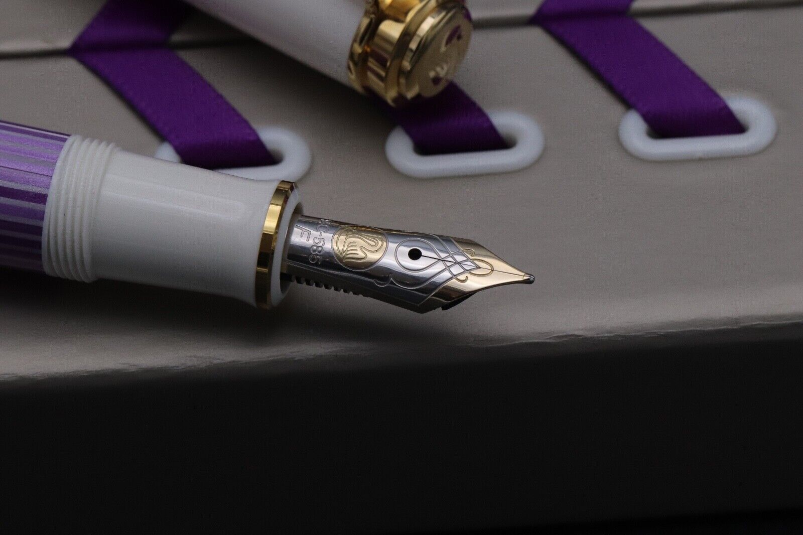 Pelikan Souveran M600 Violet White Special Edition Fountain Pen - Fine Nib image 2