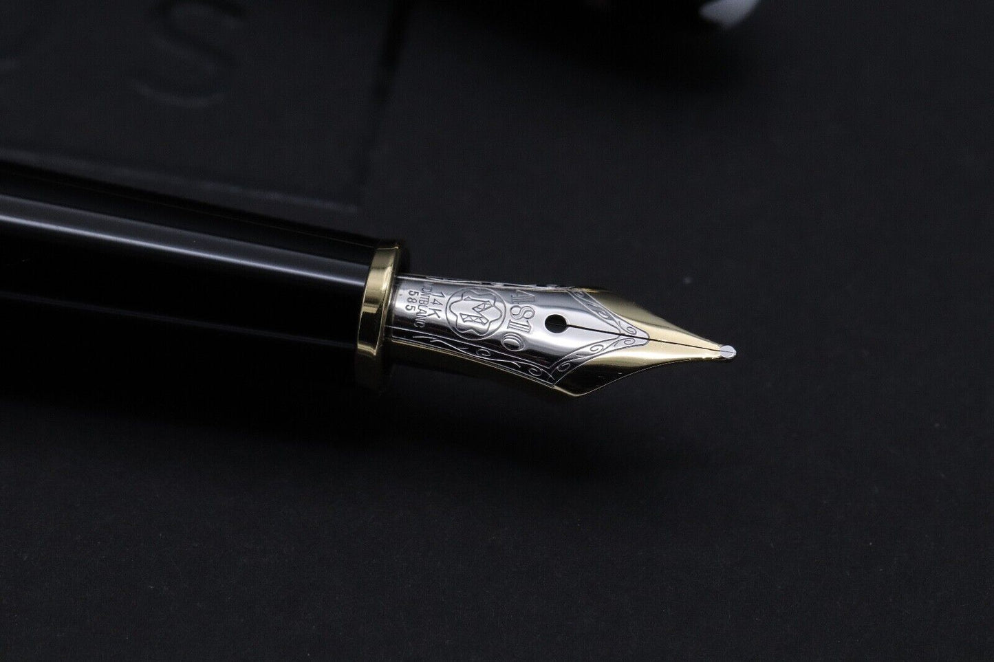 Montblanc Meisterstuck 144 Classique Gold Coated Fountain Pen - 1991-92 image 2