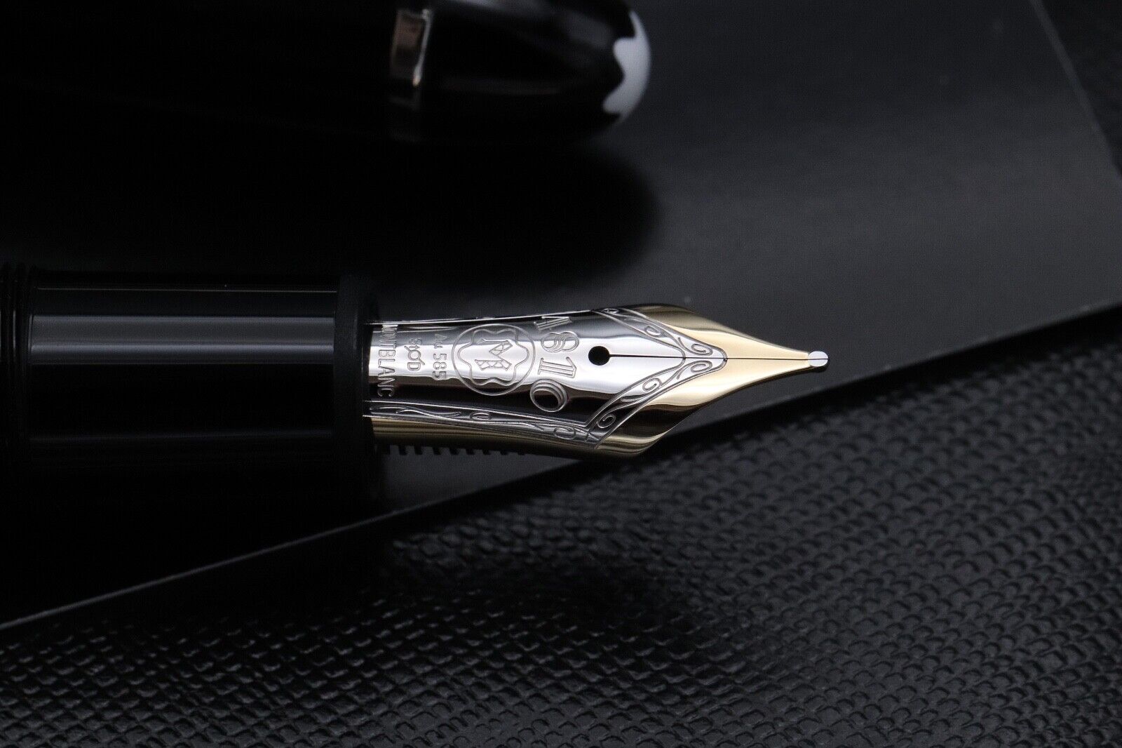 Montblanc Meisterstuck 146 LeGrand Platinum-Coated Fountain Pen image 2