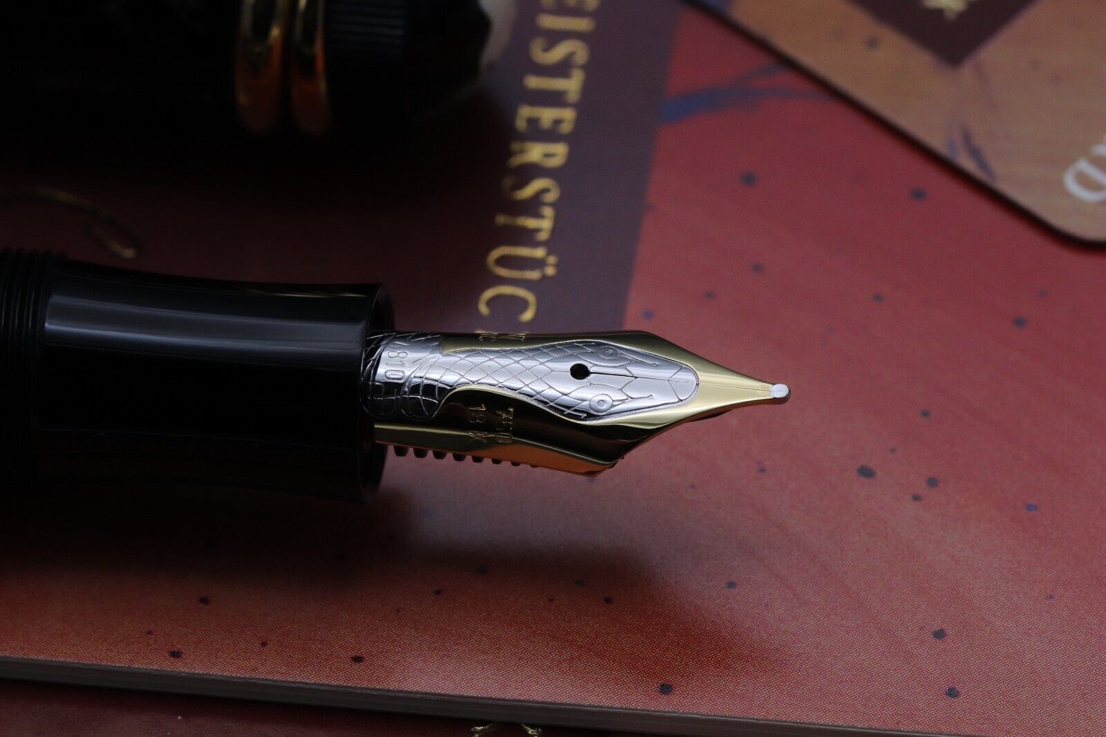 Montblanc Writers Edition Agatha Christie Vermeil Fountain Pen - 0062/4810 image 2