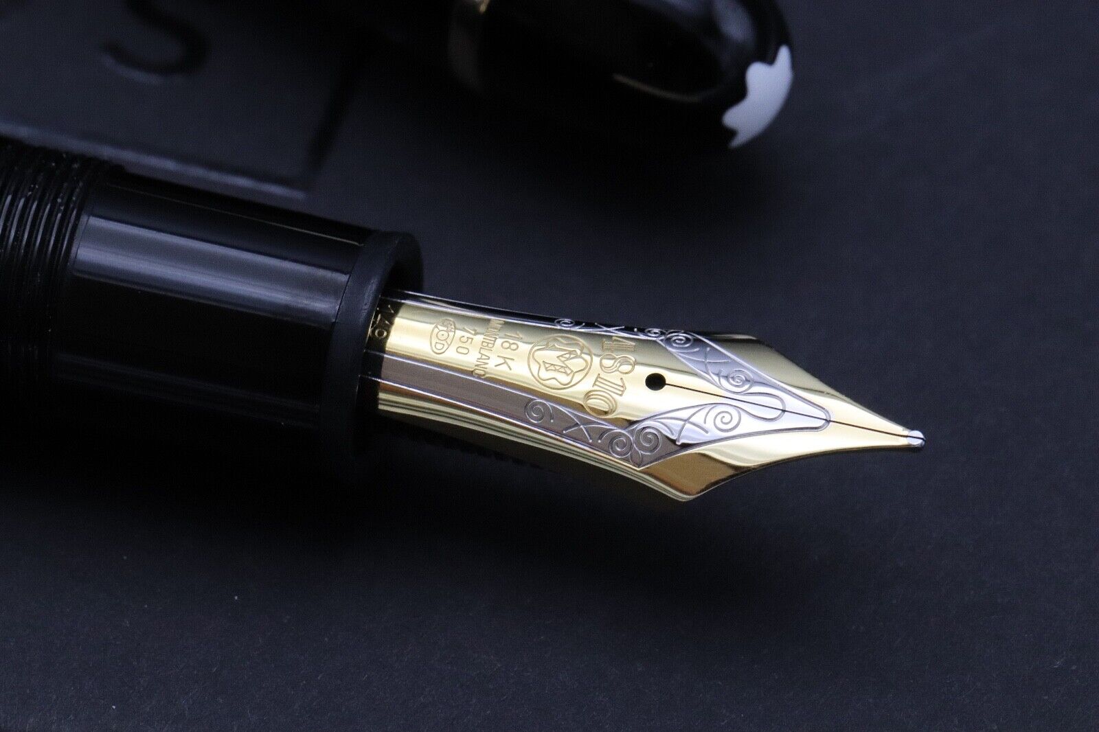 Montblanc Meisterstuck 149 Gold-Coated Fountain Pen image 2