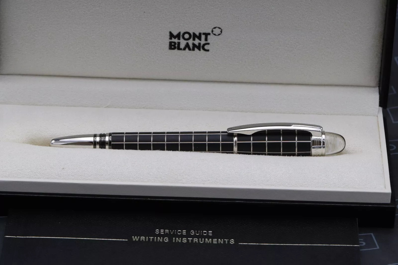 Montblanc Starwalker Rubber Platinum Fountain Pen image 5