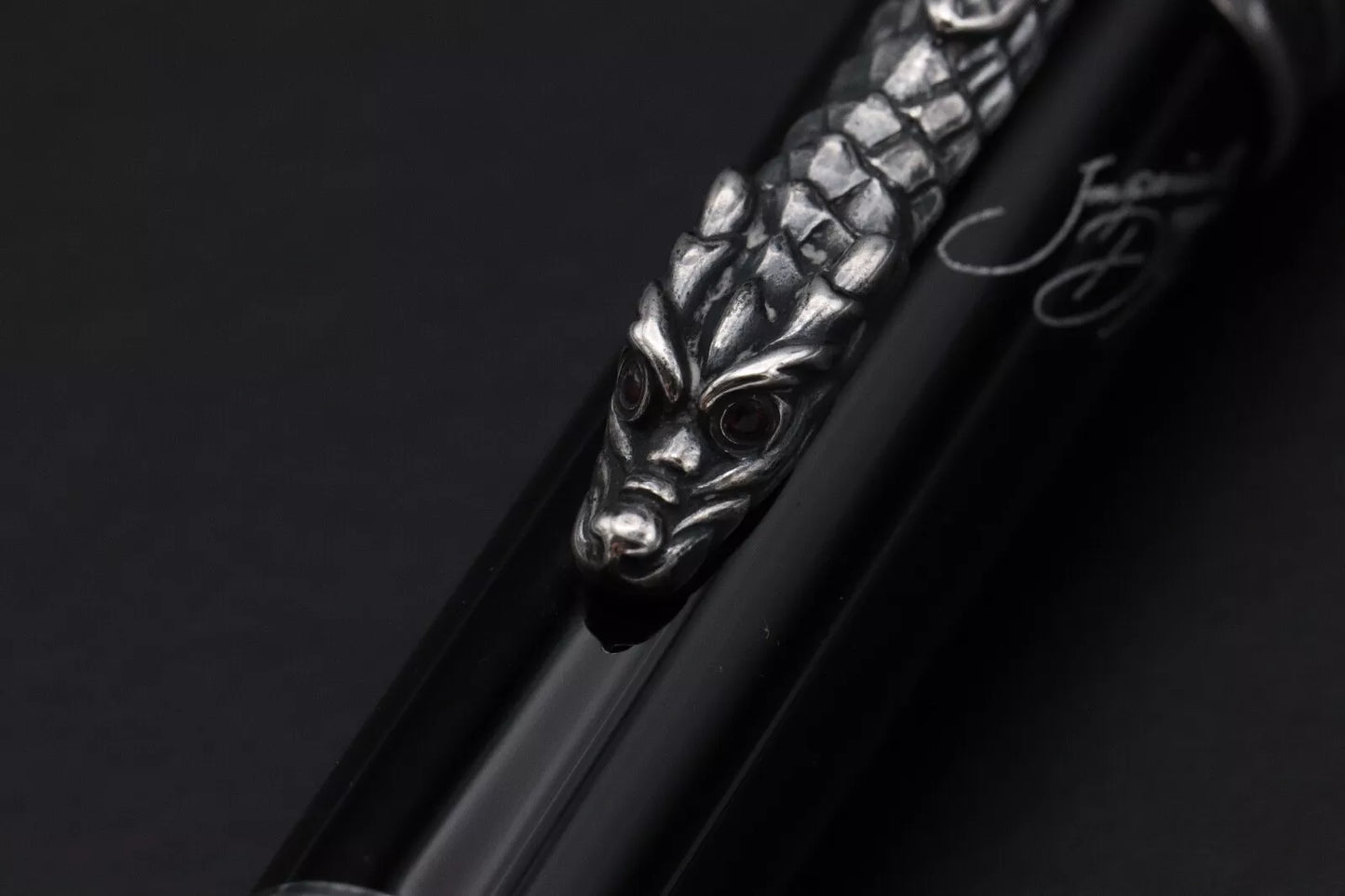 Montblanc Writers Edition Imperial Dragon Fountain Pen - NEVER INKED image 5