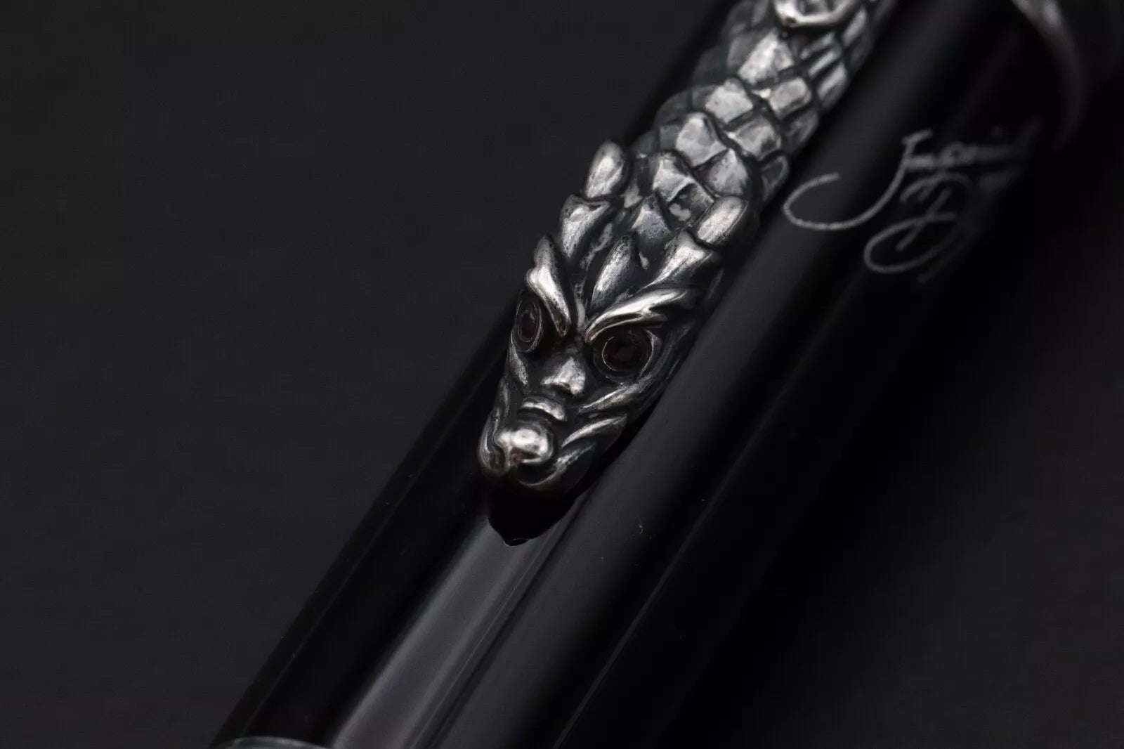 Montblanc Writers Edition Imperial Dragon Fountain Pen - NEVER INKED image 5