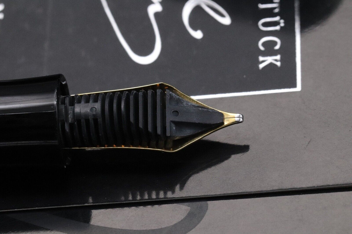 Montblanc Writers Edition Imperial Dragon Fountain Pen - NEVER INKED - Broad Nib image 3