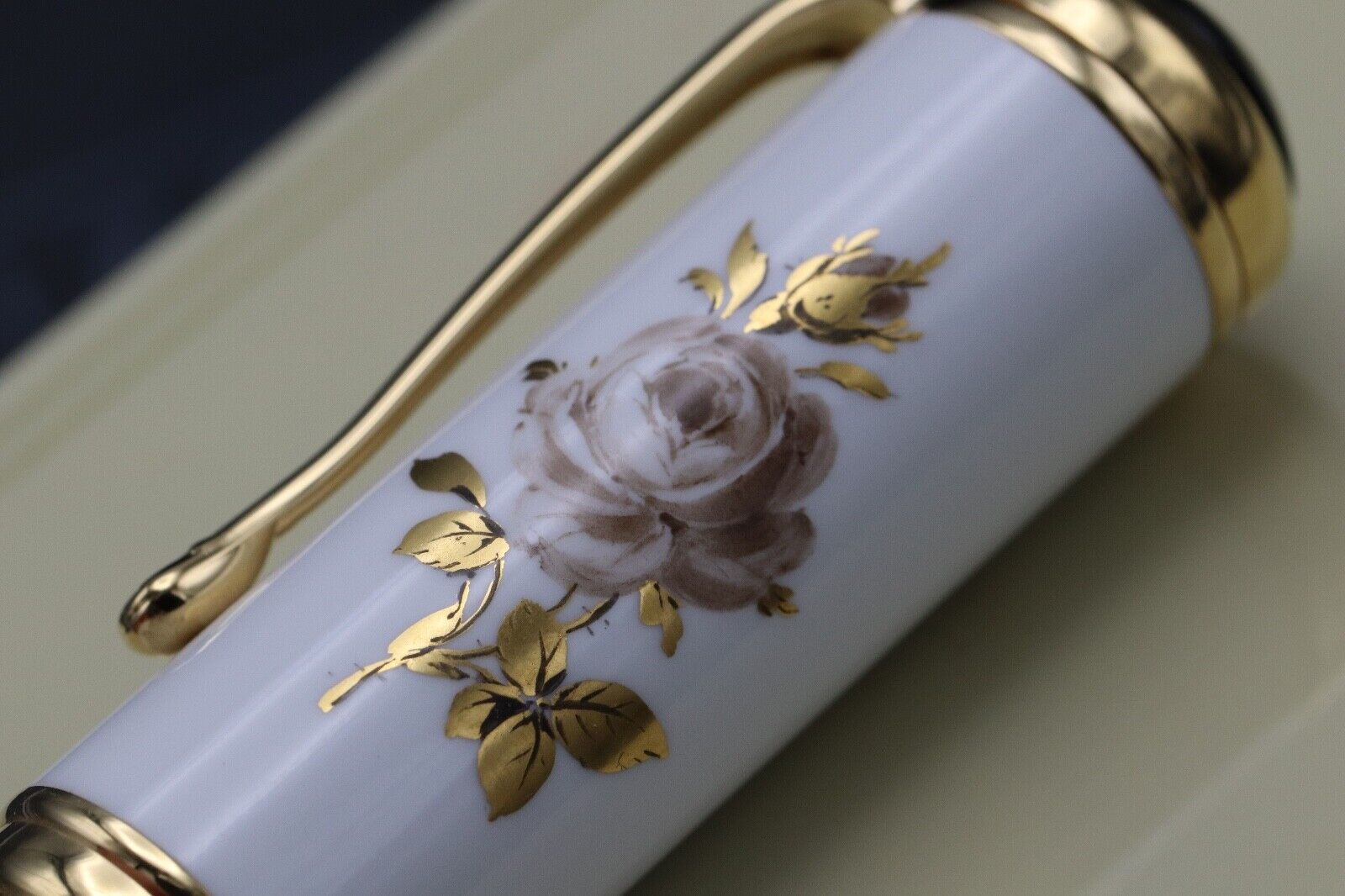 Montblanc Patron of Art 4810 Marquis de Pompadour Fountain Pen - SEALED - F Nib image 6