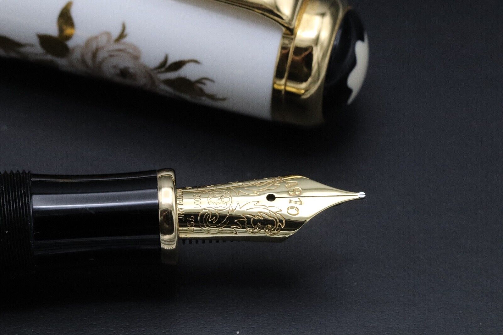 Montblanc Patron of Art 4810 Marquis de Pompadour Fountain Pen - NEVER INKED image 2