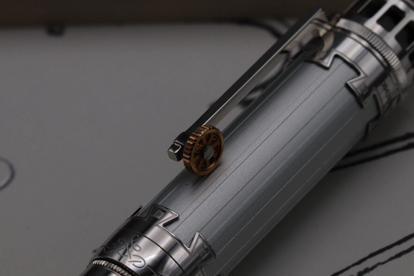 Montblanc Great Characters Leonardo da Vinci 3000 LE Fountain Pen image 4