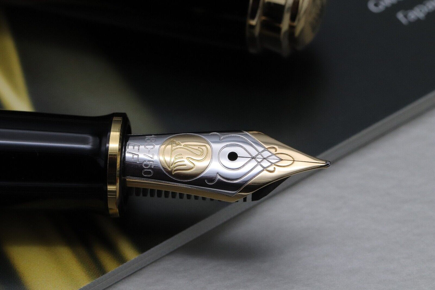 Pelikan Souveran M800 Green Black Fountain Pen - EF Nib image 2