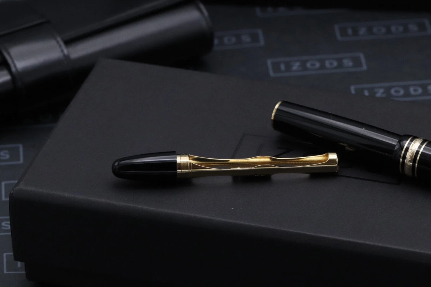 Montblanc Meisterstuck 147 Traveller Gold Line Fountain Pen with Pouch image 4