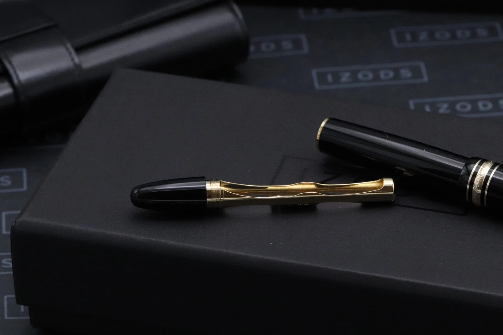 Montblanc Meisterstuck 147 Traveller Gold Line Fountain Pen with Pouch image 4