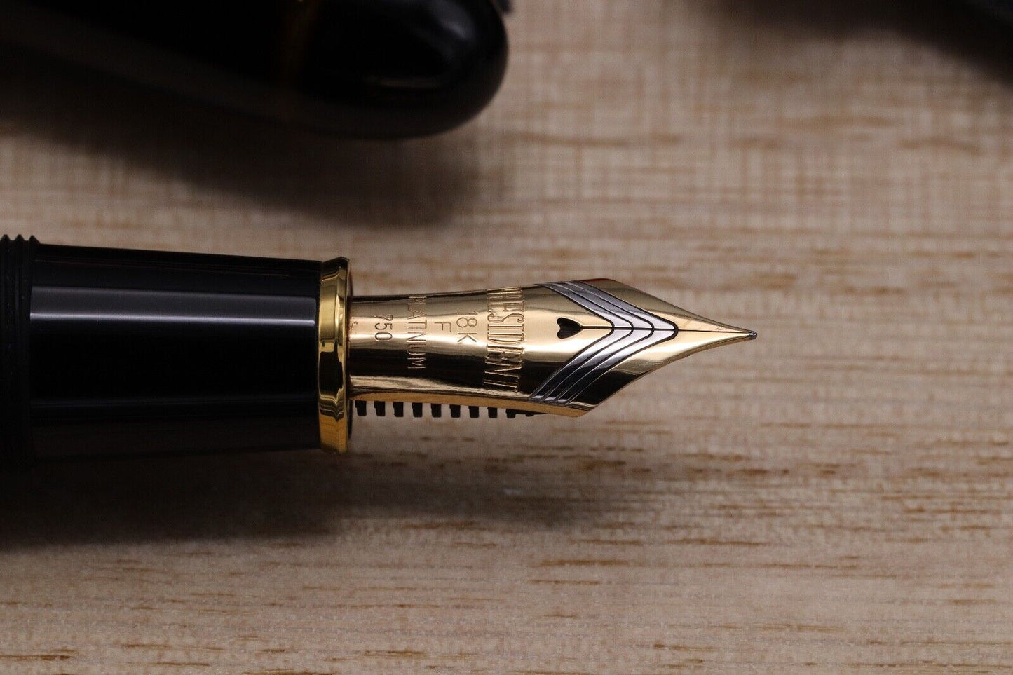 Platinum Izumo Urushi Biwatame Fountain Pen - Fine Nib image 2