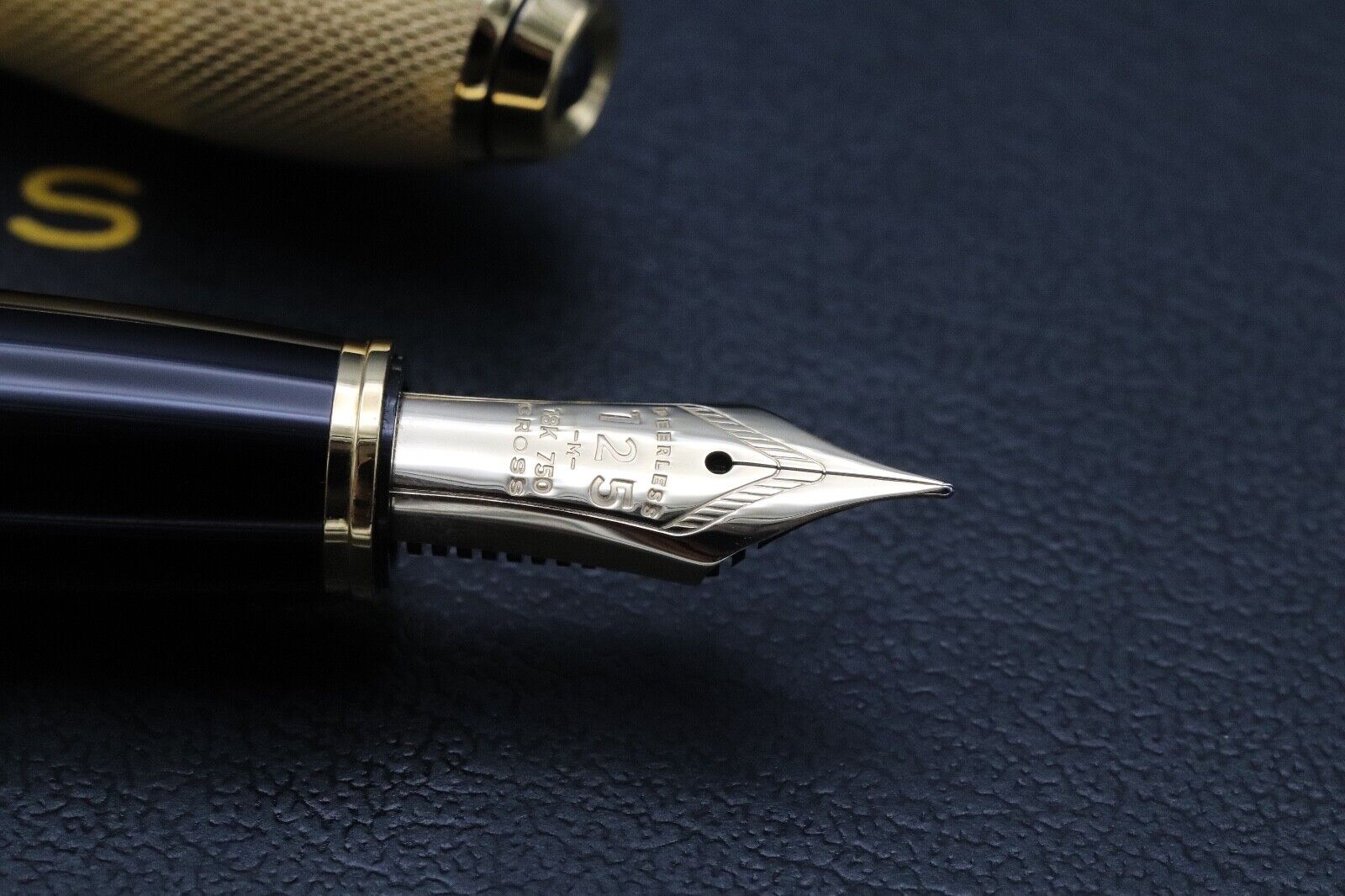Cross Peerless 125 Gold-Plated Fountain Pen image 2