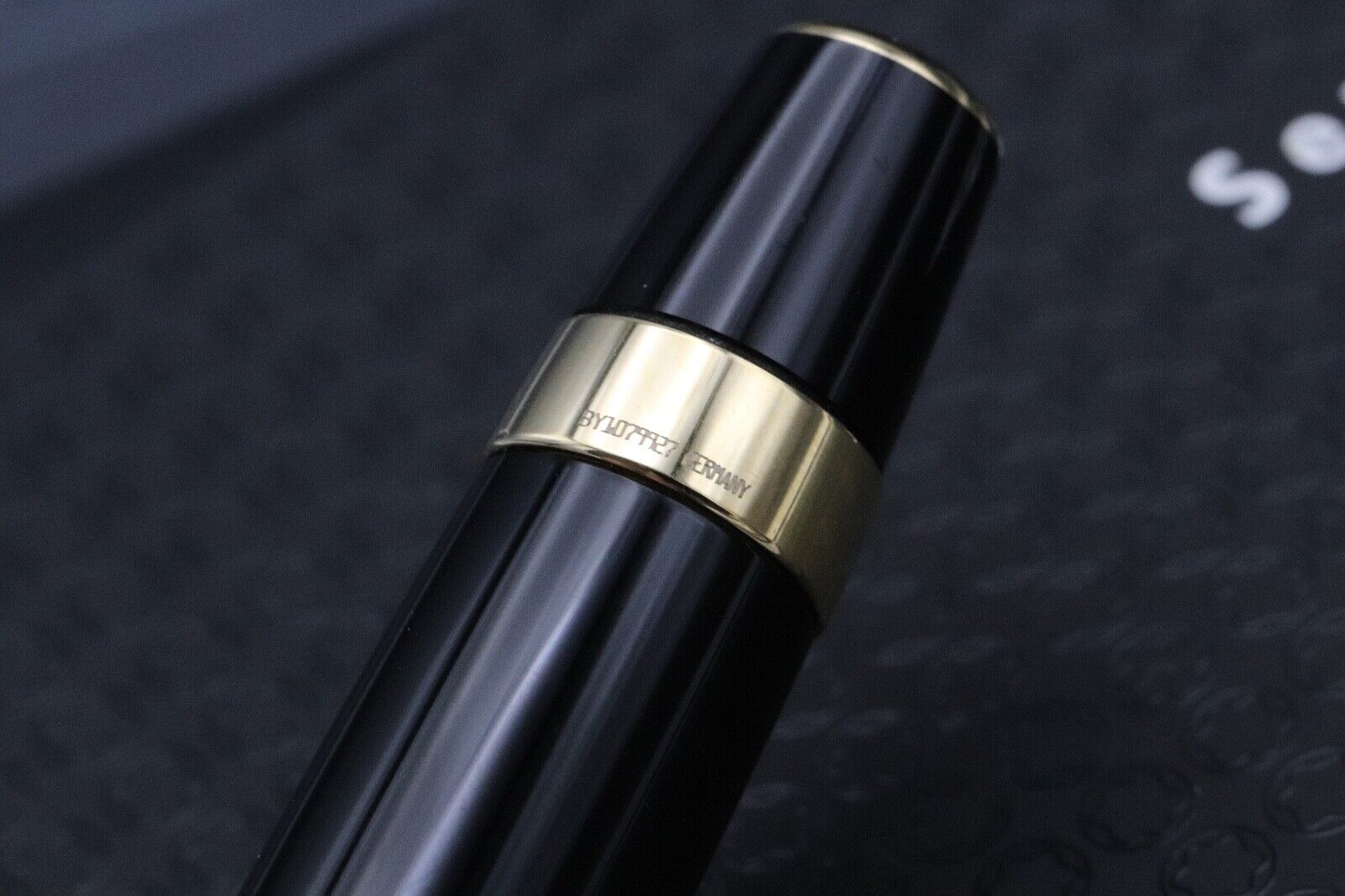 Montblanc Boheme Rouge Ballpoint Pen image 3
