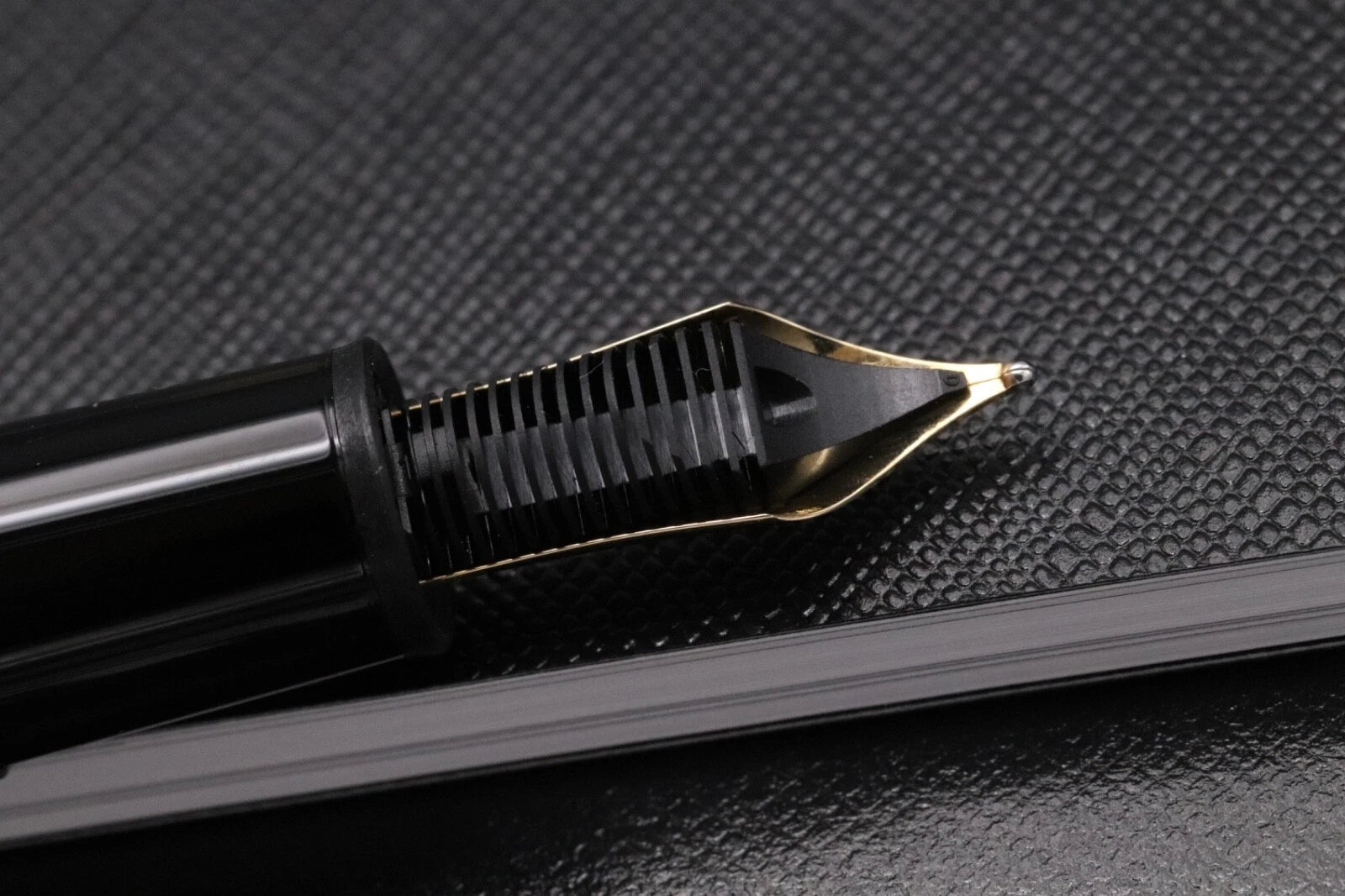 Montblanc Meisterstuck 146 LeGrand Platinum-Coated Fountain Pen - UNUSED image 5