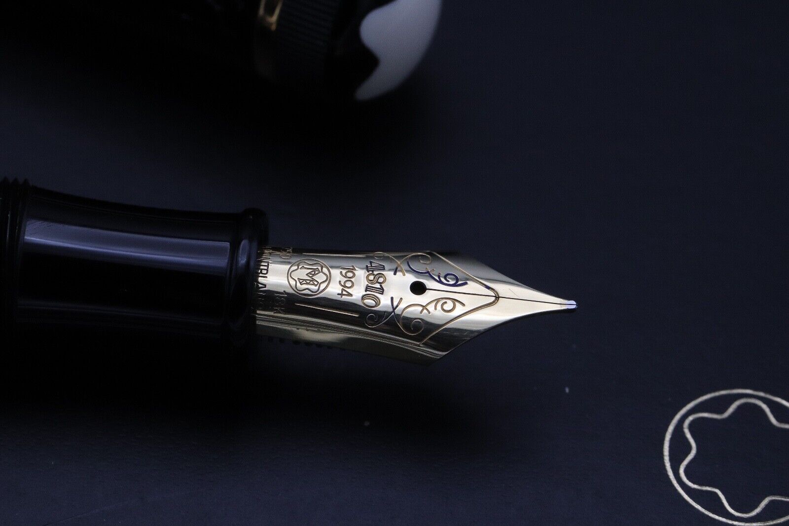 Montblanc Writers Edition Oscar Wilde Fountain Pen image 2