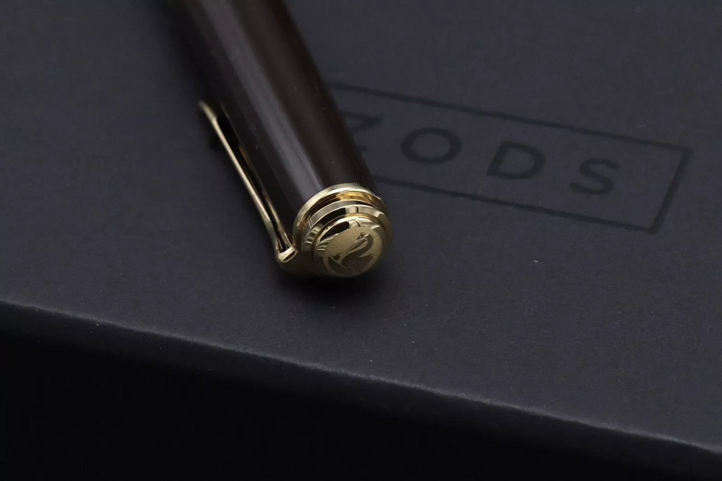 Pelikan Souveran M800 Brown Black Special Edition Fountain Pen - EF Nib image 3